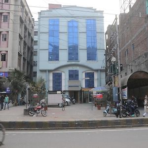 Oyo 3061 Hotel De Pintu